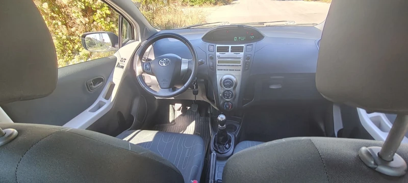 Toyota Yaris 1.0VVT-i 93000км FACELIFT, снимка 11 - Автомобили и джипове - 51737299