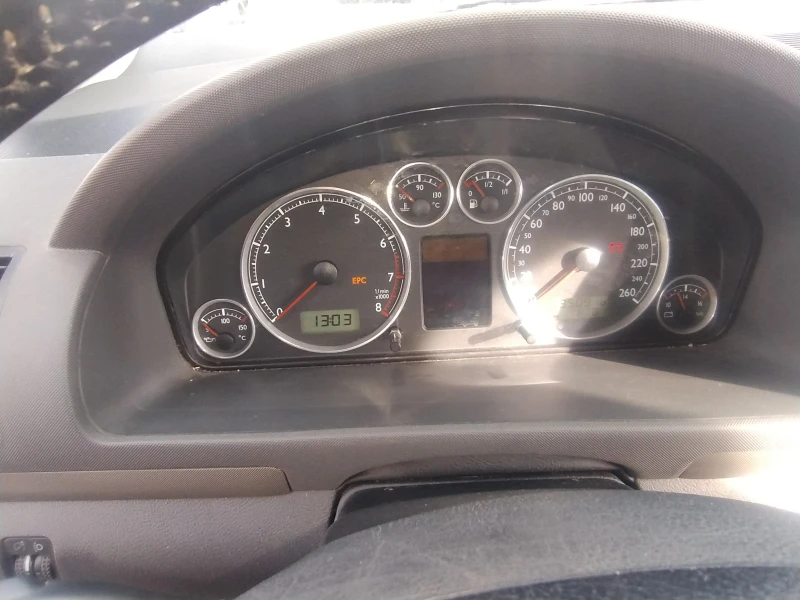 VW Sharan, снимка 8 - Автомобили и джипове - 52533901