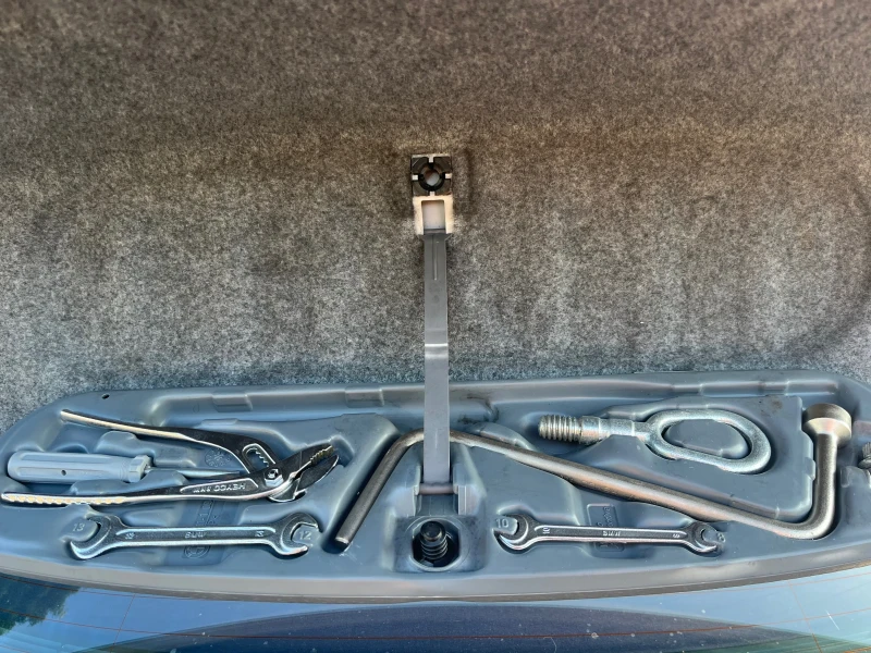 BMW 320 Facelift , снимка 9 - Автомобили и джипове - 52663198