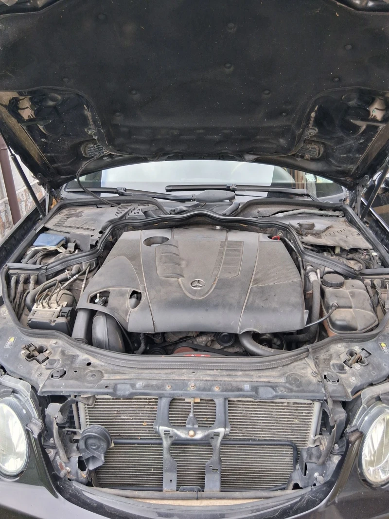 Mercedes-Benz E 220, снимка 9 - Автомобили и джипове - 52829844