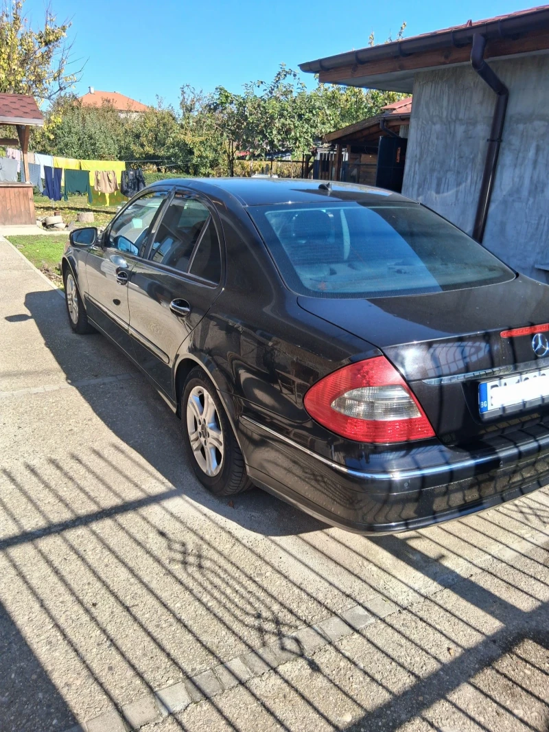 Mercedes-Benz E 220, снимка 3 - Автомобили и джипове - 52829844