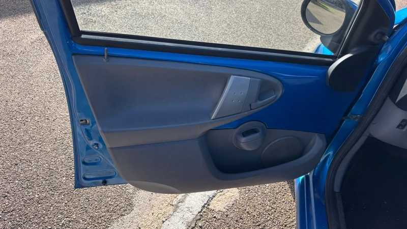 Toyota Aygo Автомати Бензин 4 врати, снимка 6 - Автомобили и джипове - 53078511