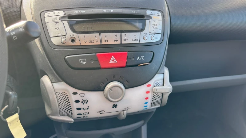 Toyota Aygo Автомати Бензин 4 врати, снимка 7 - Автомобили и джипове - 53078511