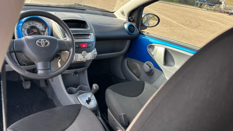 Toyota Aygo Автомати Бензин 4 врати, снимка 4 - Автомобили и джипове - 53078511