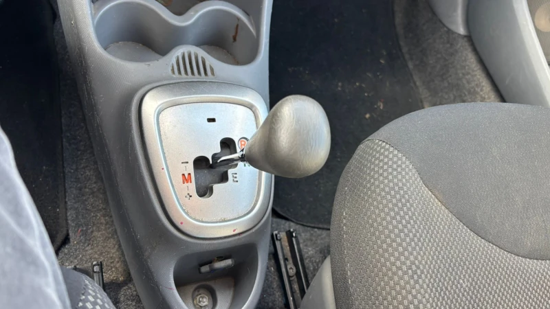 Toyota Aygo Автомати Бензин 4 врати, снимка 8 - Автомобили и джипове - 53078511