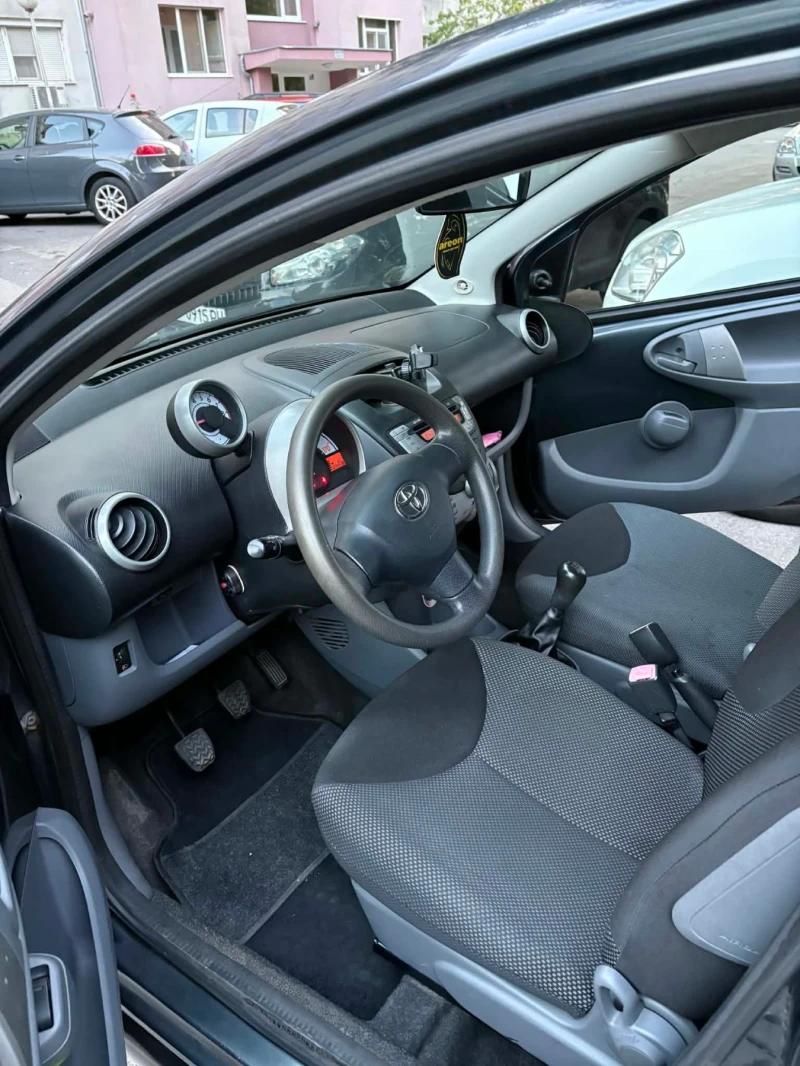 Toyota Aygo 1.0i, снимка 5 - Автомобили и джипове - 53208406