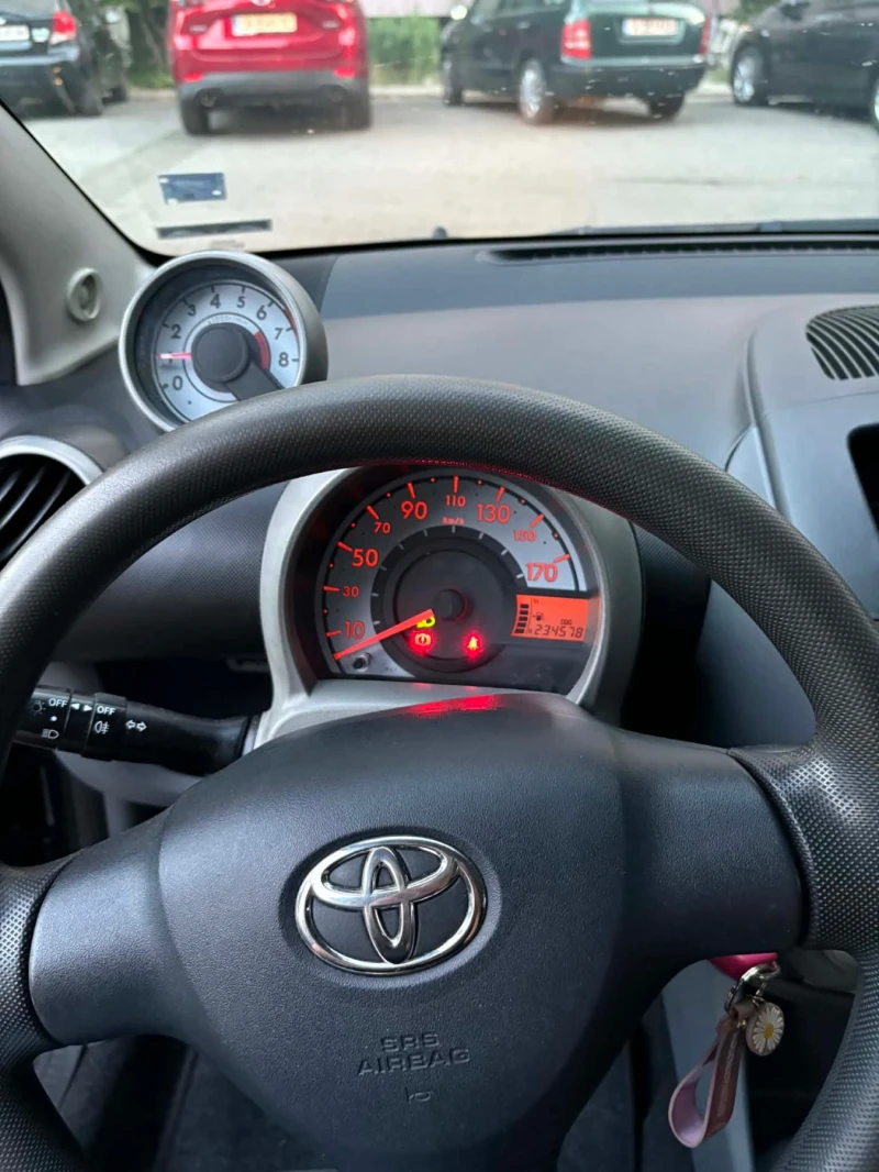 Toyota Aygo 1.0i, снимка 7 - Автомобили и джипове - 53208406