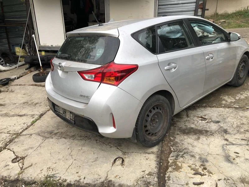 Toyota Auris 2.0 на части, снимка 5 - Автомобили и джипове - 34298779