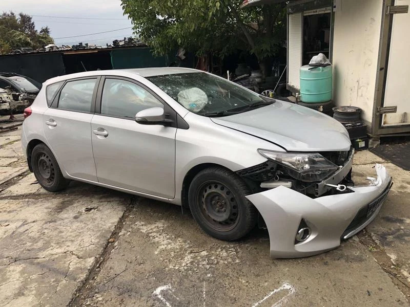 Toyota Auris 2.0 на части, снимка 3 - Автомобили и джипове - 34298779