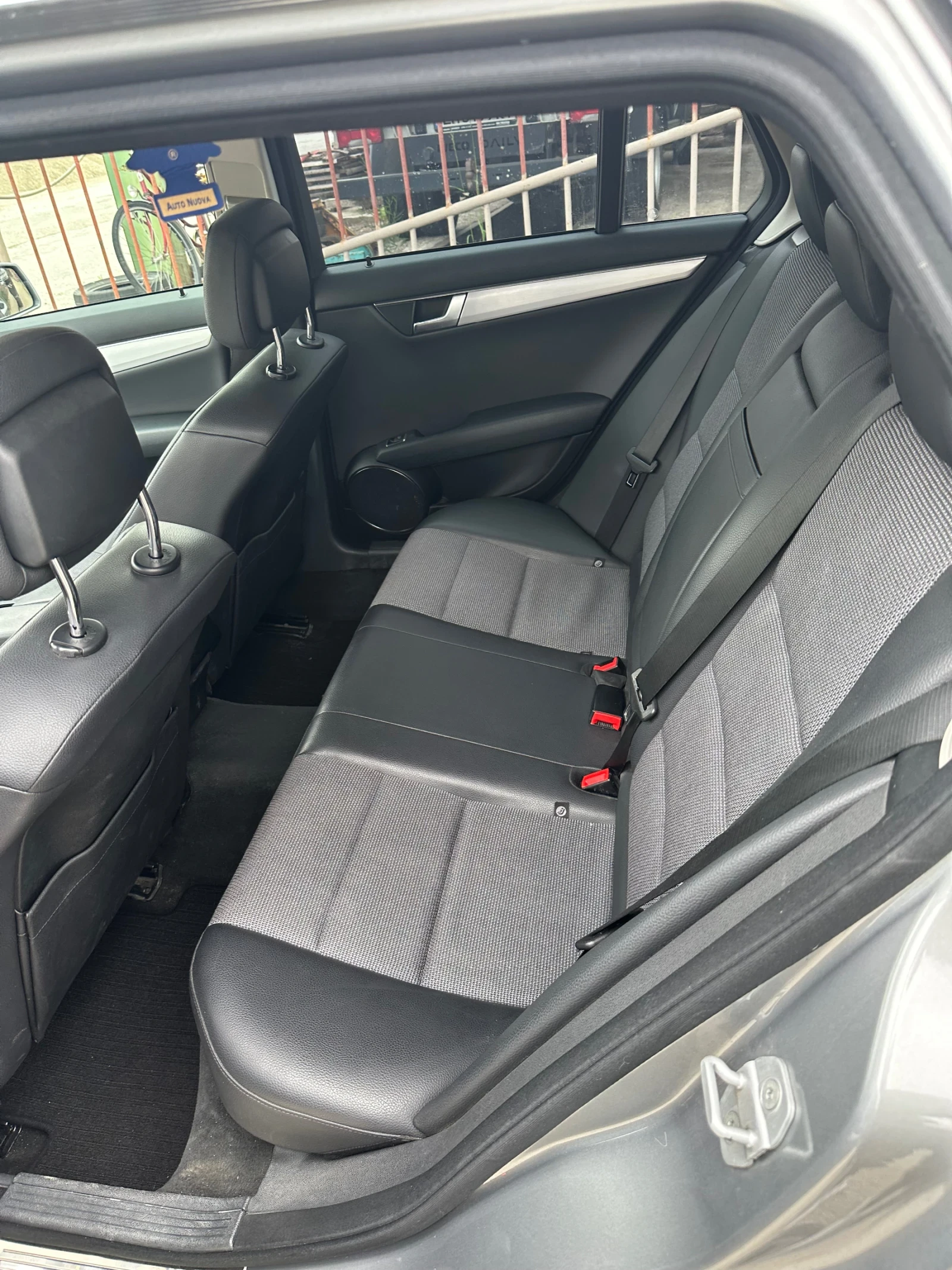 Mercedes-Benz C 250 Фейс АМГ 4 матик - изображение 8
