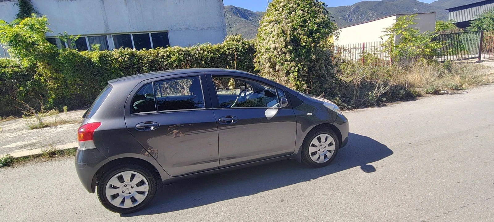 Toyota Yaris 1.0VVT-i 93000км FACELIFT - изображение 7