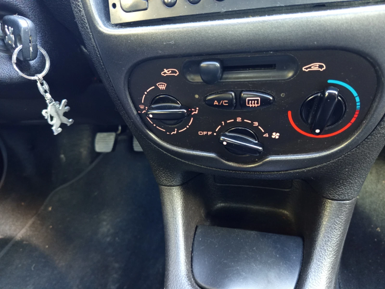 Peugeot 206 1, 4, i 75(HP), снимка 11 - Автомобили и джипове - 53639886