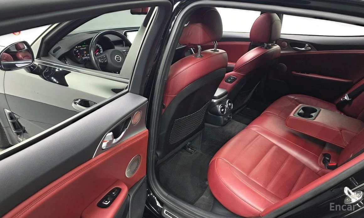 Kia Stinger, снимка 11 - Автомобили и джипове - 53945837