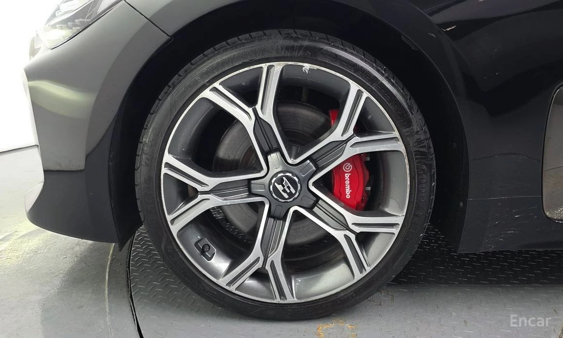 Kia Stinger, снимка 5 - Автомобили и джипове - 53945837