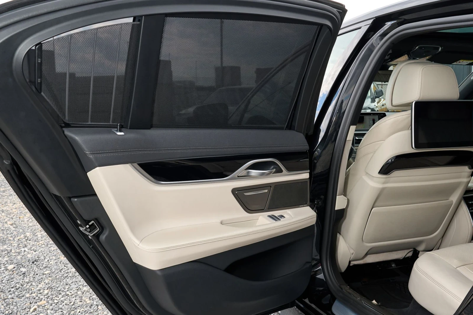 BMW 730 XDrive * Facelift * M-Performance , снимка 10 - Автомобили и джипове - 54327418