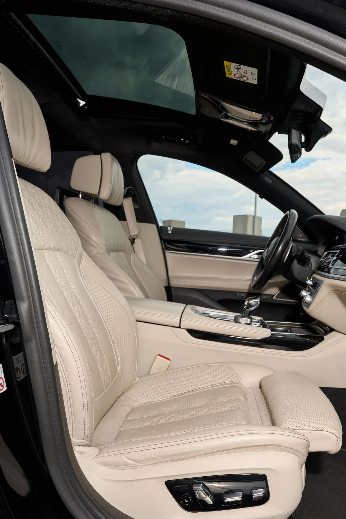 BMW 730 XDrive * Facelift * M-Performance , снимка 12 - Автомобили и джипове - 54327418