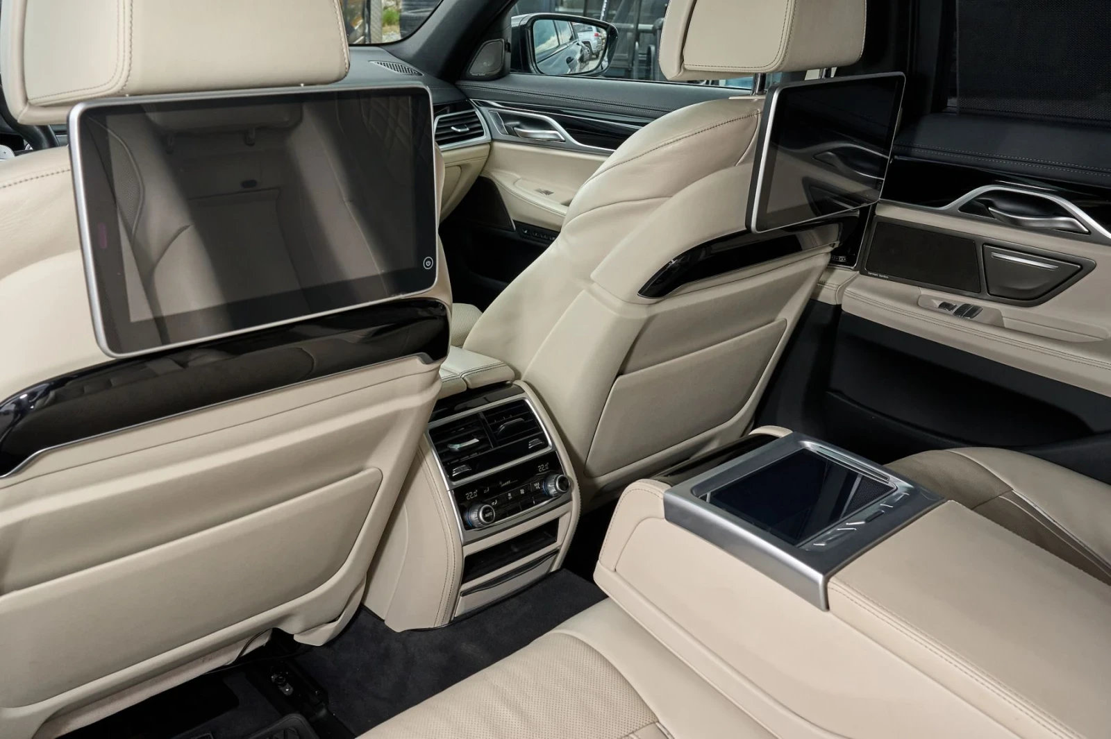 BMW 730 XDrive * Facelift * M-Performance , снимка 11 - Автомобили и джипове - 54327418