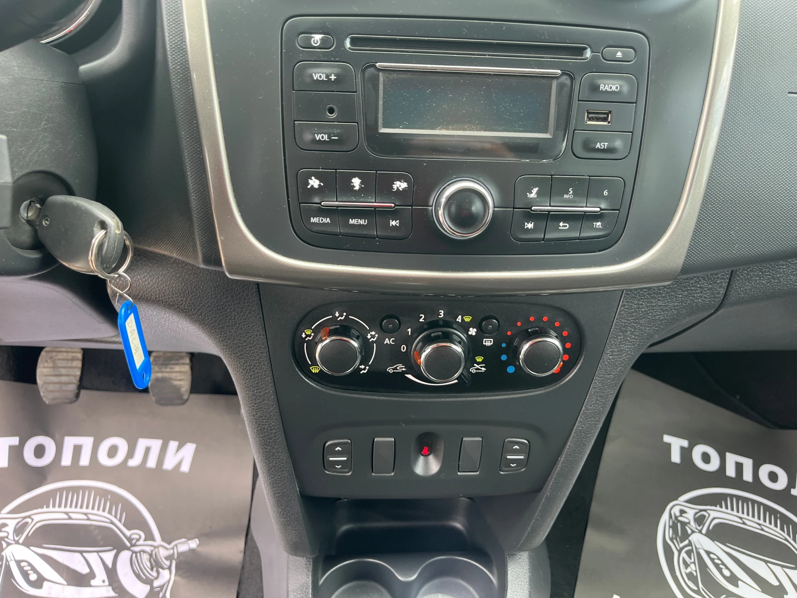 Dacia Sandero 1.2 БЕНЗИН 4 ЦИЛИНДЪРА 130 000КМ!, снимка 11 - Автомобили и джипове - 54552246