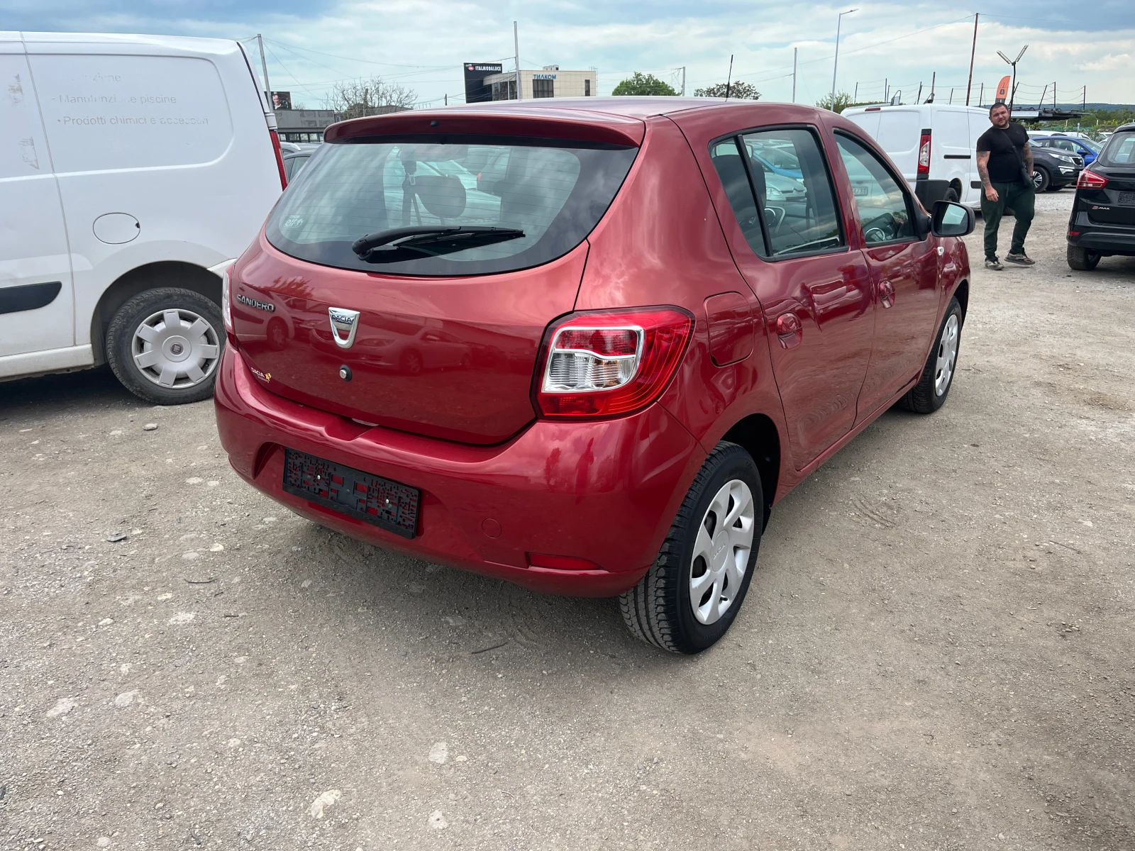Dacia Sandero 1.2 БЕНЗИН 4 ЦИЛИНДЪРА 130 000КМ!, снимка 3 - Автомобили и джипове - 54552246