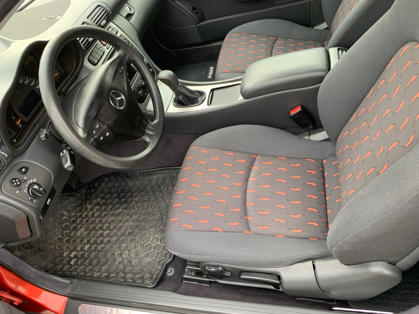 Mercedes-Benz C 230 Купе, снимка 14 - Автомобили и джипове - 55841609