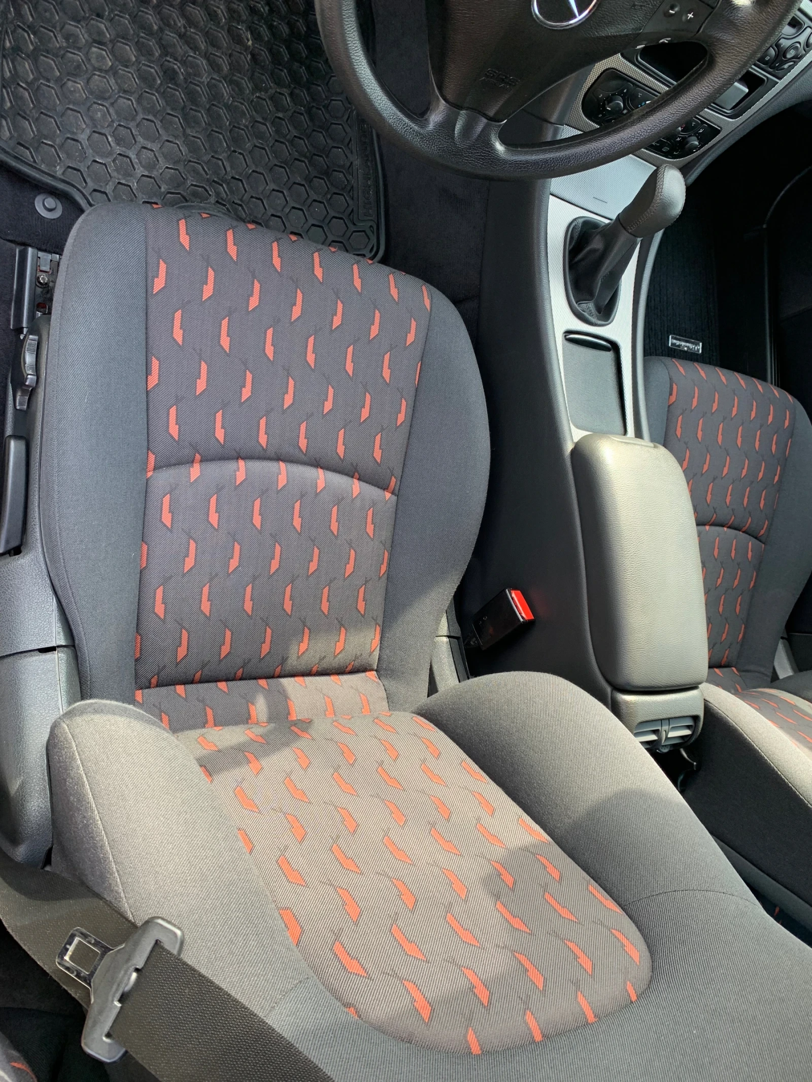 Mercedes-Benz C 230 Купе, снимка 8 - Автомобили и джипове - 55841609
