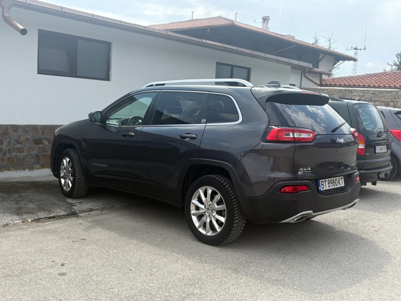 Jeep Cherokee  - изображение 2