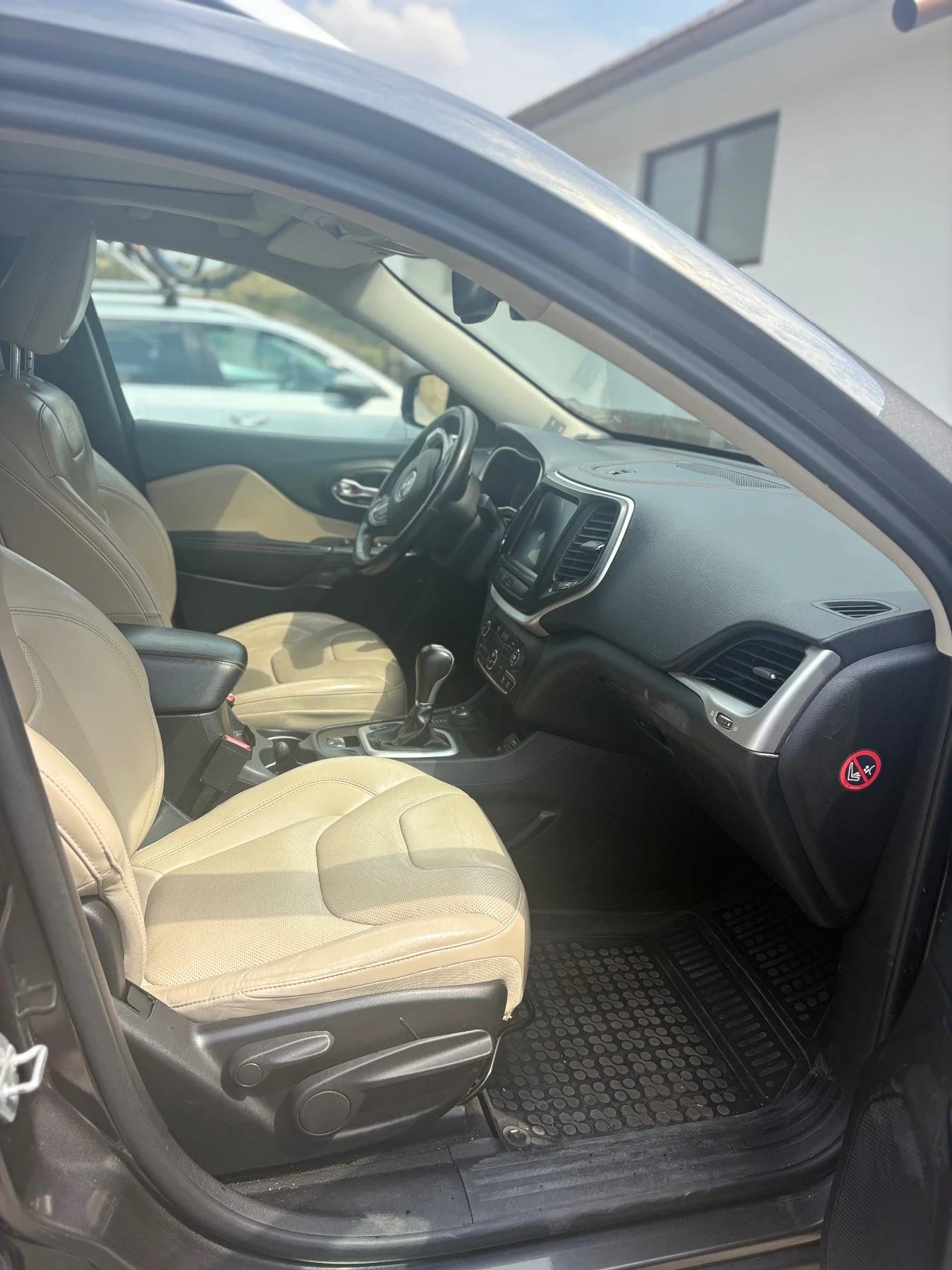 Jeep Cherokee  - изображение 8