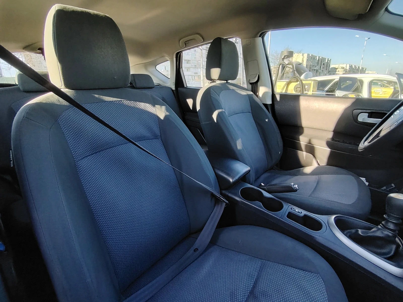 Nissan Qashqai ОТЛИЧЕН 1.6 Дизел РЕГИСТРИРАН, снимка 5 - Автомобили и джипове - 53753216