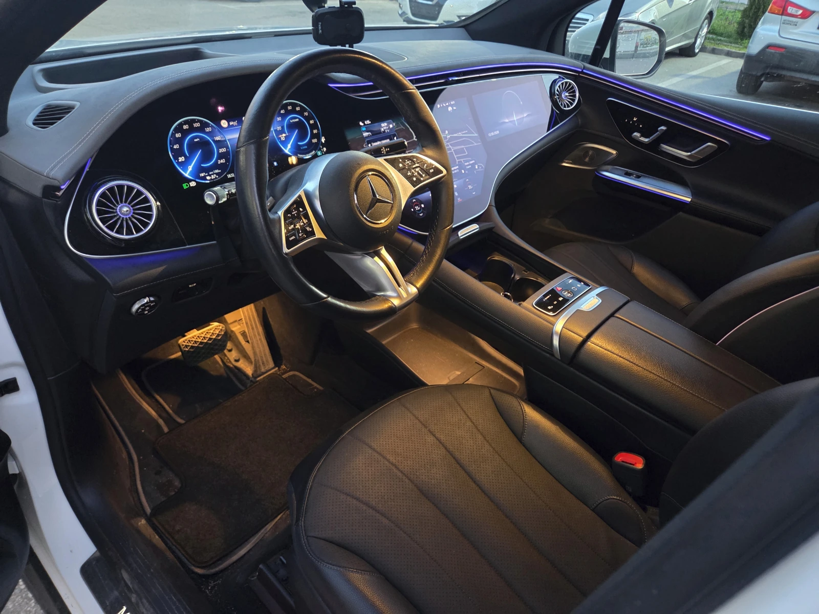 Mercedes-Benz EQE 350/4Matic/Distronic/BURMESTER/Head-Up/HyperScreen, снимка 9 - Автомобили и джипове - 53826052