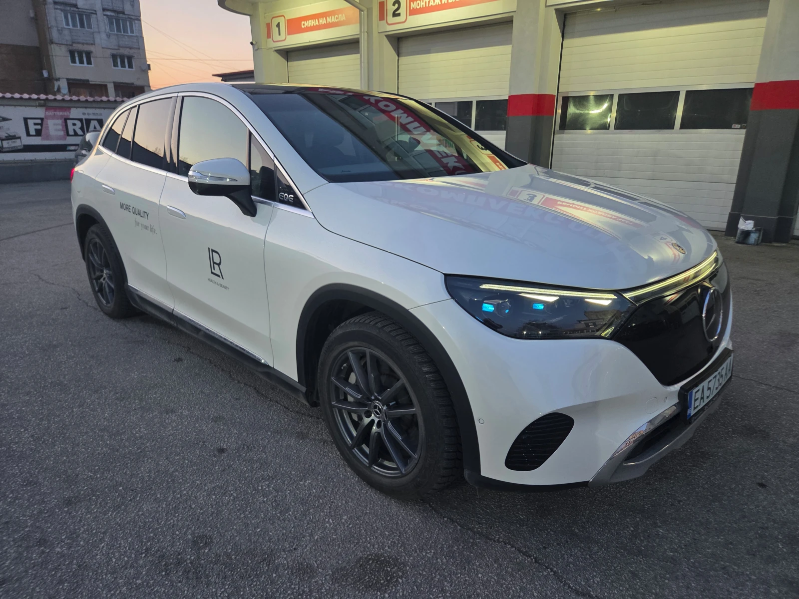 Mercedes-Benz EQE 350/4Matic/Distronic/BURMESTER/Head-Up/HyperScreen, снимка 7 - Автомобили и джипове - 53826052