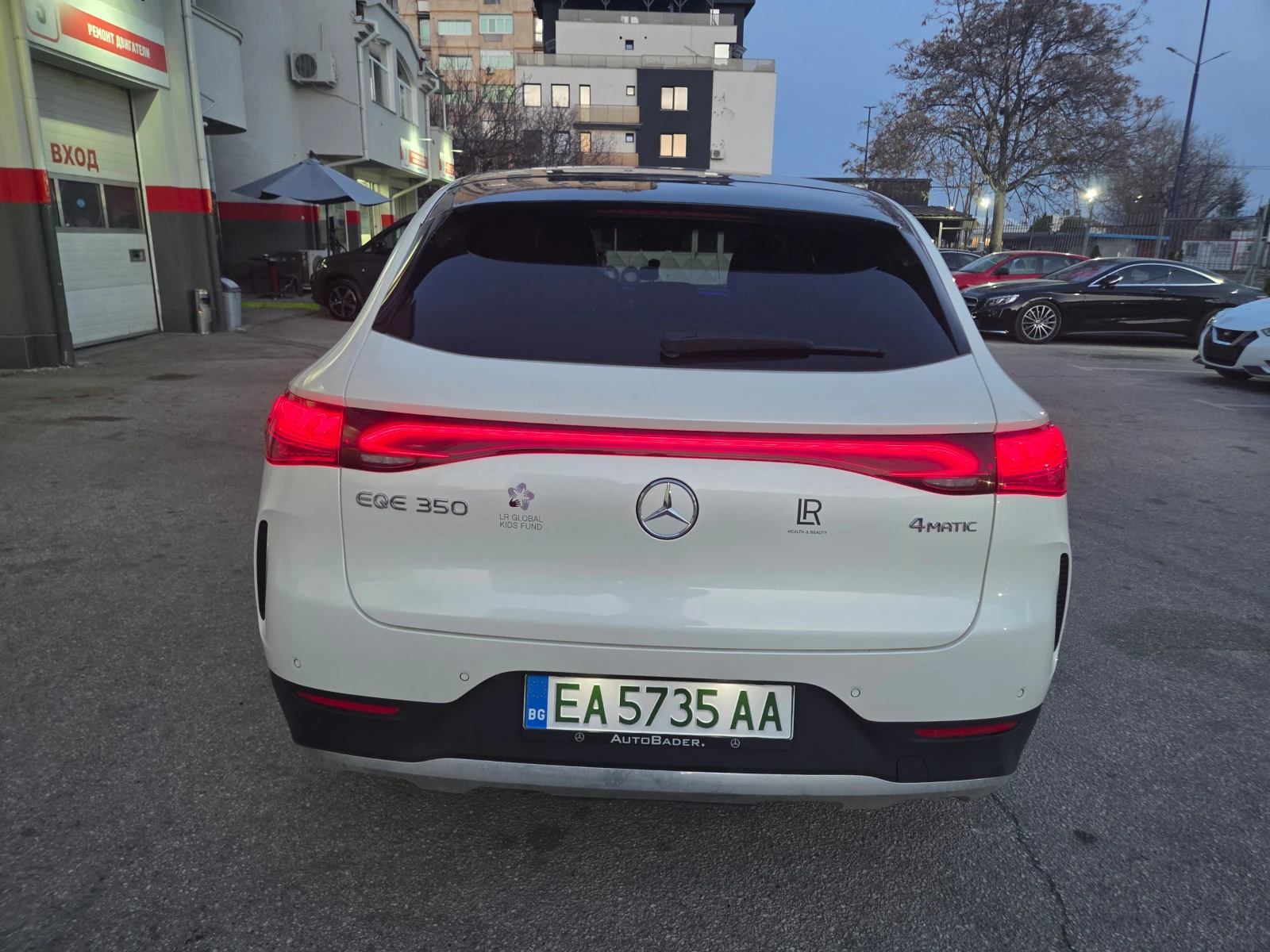 Mercedes-Benz EQE 350/4Matic/Distronic/BURMESTER/Head-Up/HyperScreen, снимка 4 - Автомобили и джипове - 53826052