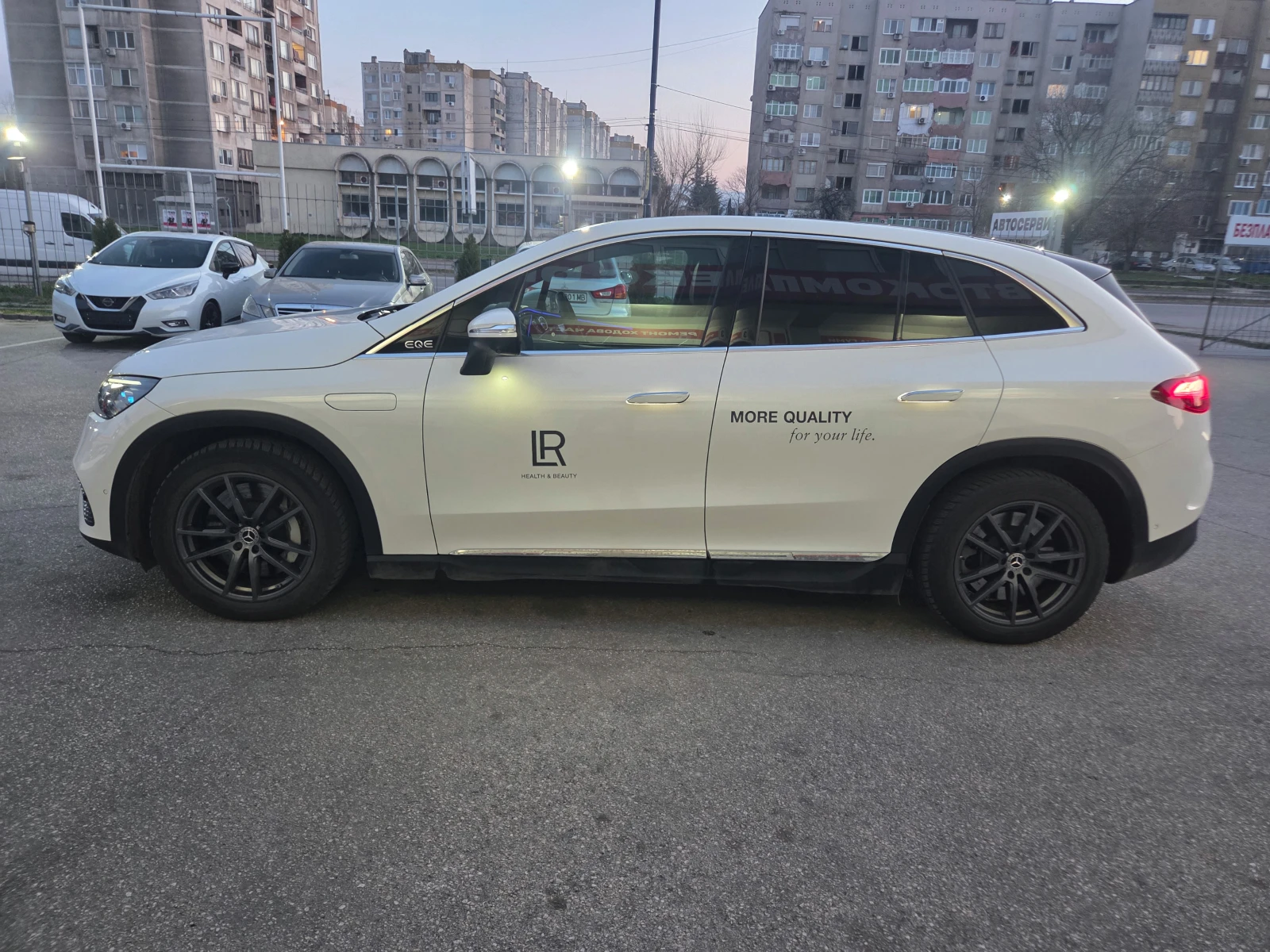 Mercedes-Benz EQE 350/4Matic/Distronic/BURMESTER/Head-Up/HyperScreen, снимка 2 - Автомобили и джипове - 53826052