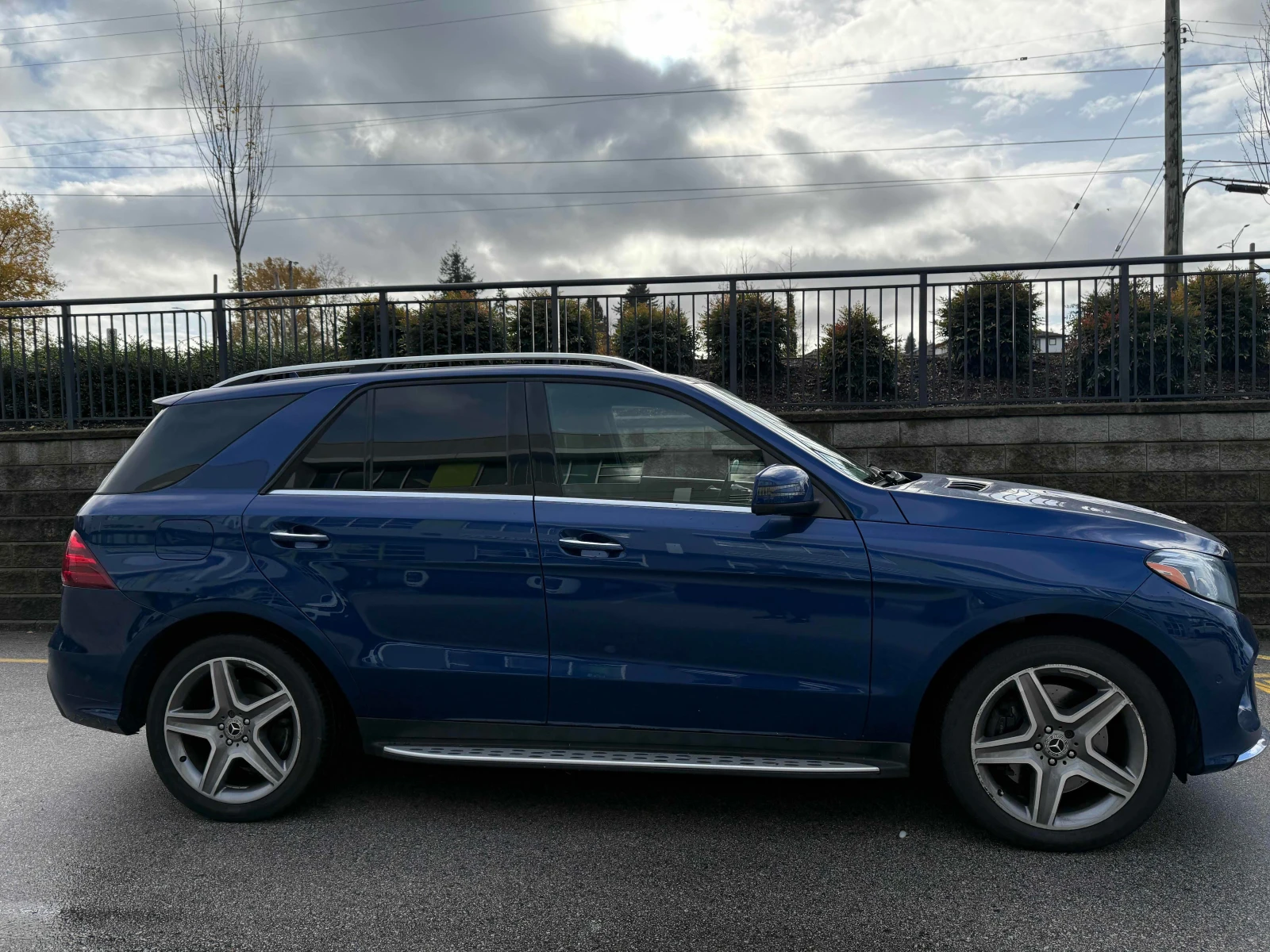 Mercedes-Benz GLE 400 * * CARFAX * * АВТО КРЕДИТ * * , снимка 4 - Автомобили и джипове - 54002054
