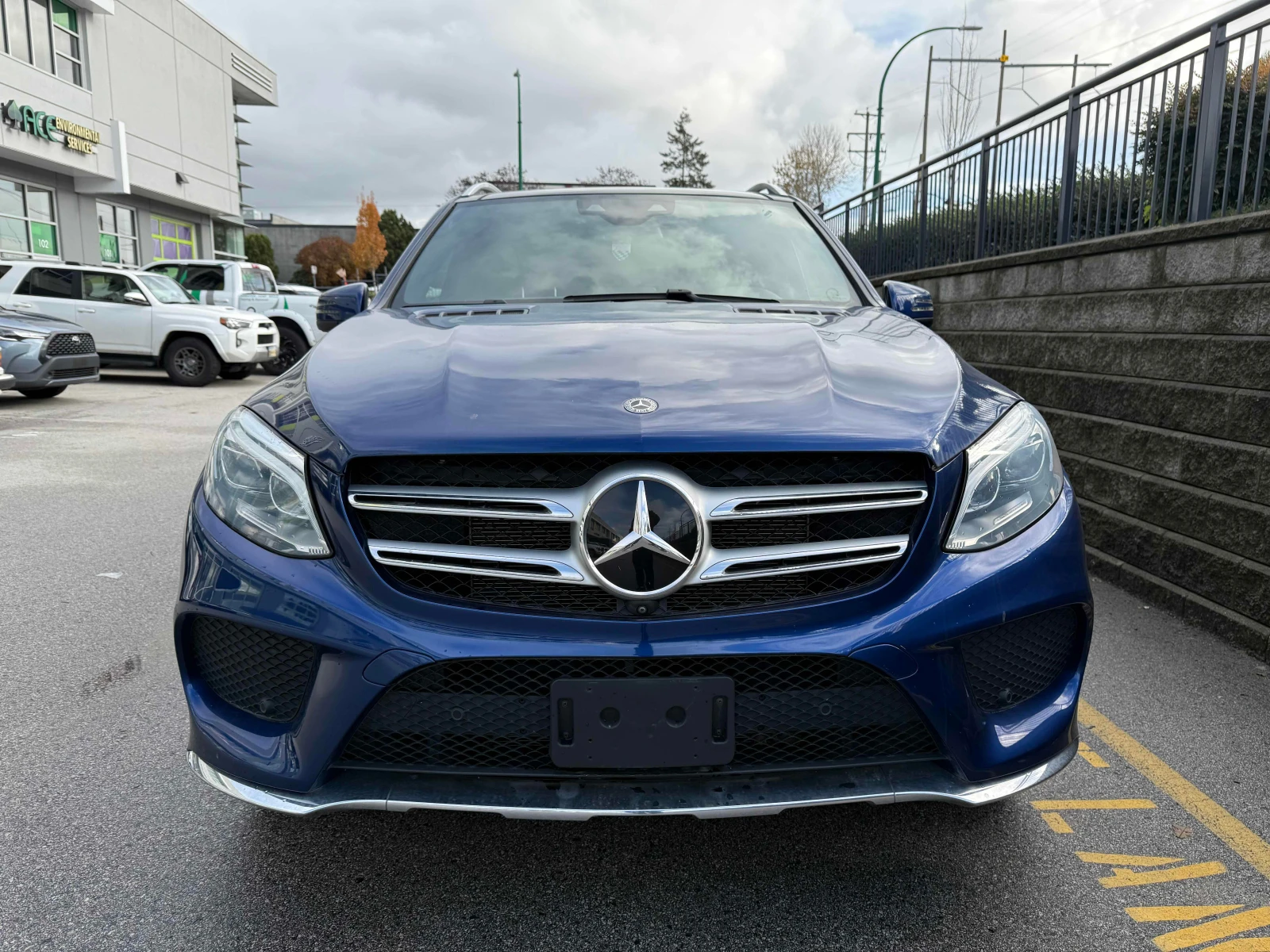 Mercedes-Benz GLE 400 * * CARFAX * * АВТО КРЕДИТ * * , снимка 3 - Автомобили и джипове - 54002054