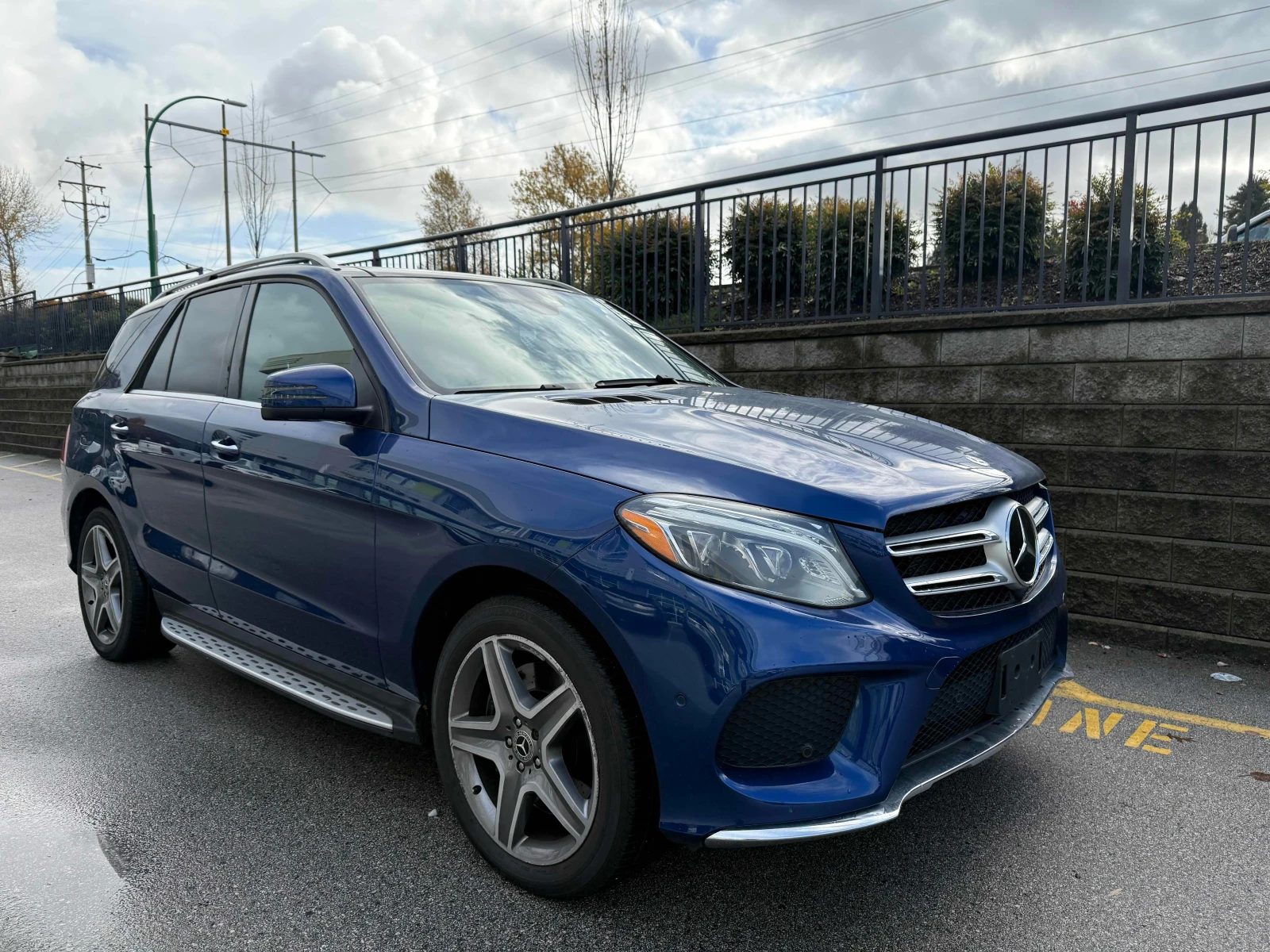 Mercedes-Benz GLE 400 * * CARFAX * * АВТО КРЕДИТ * * , снимка 2 - Автомобили и джипове - 54002054