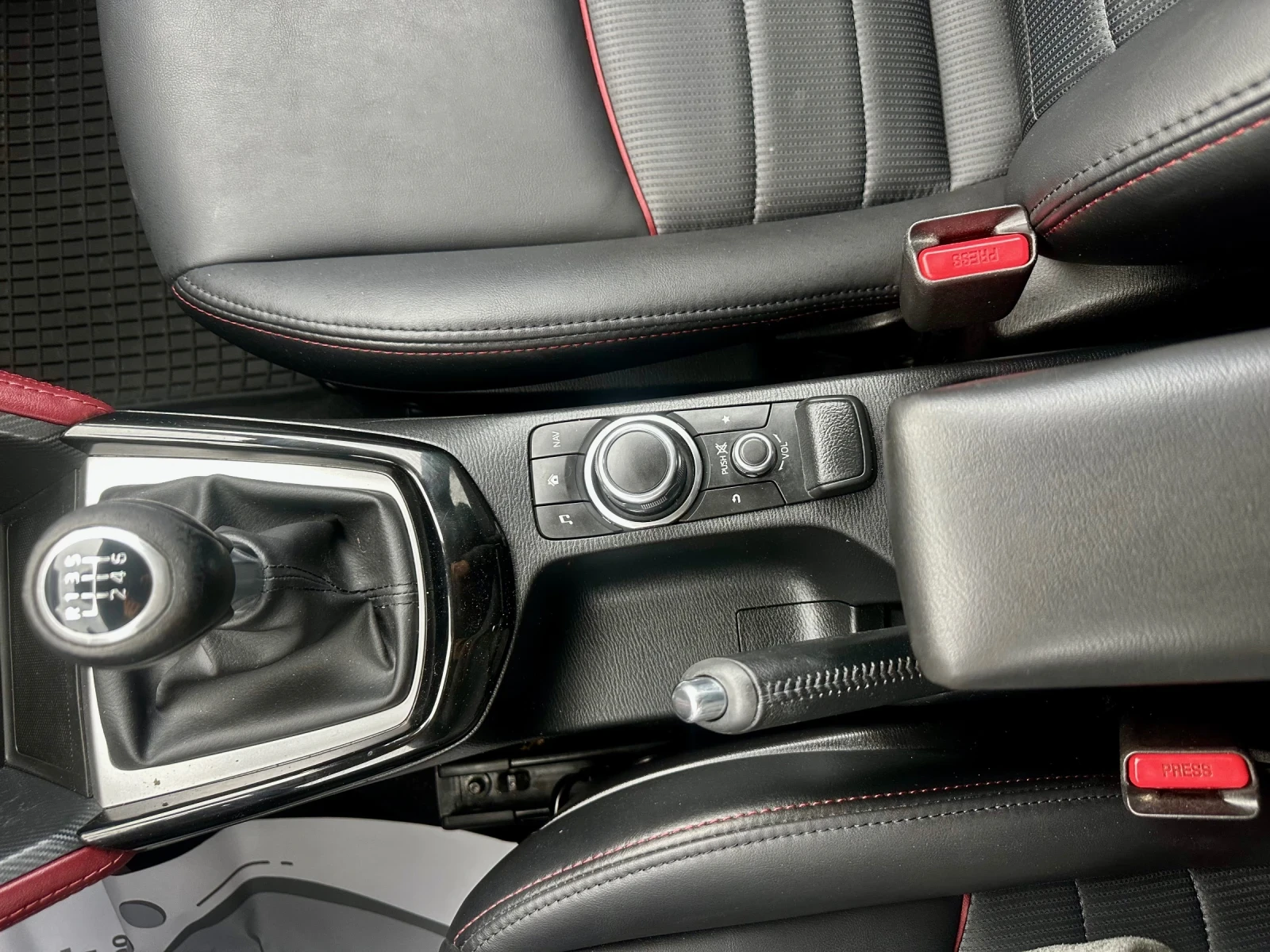 Mazda CX-3 2.0 AWD 2018г 103 хил км НОВА !!!!, снимка 15 - Автомобили и джипове - 54008210