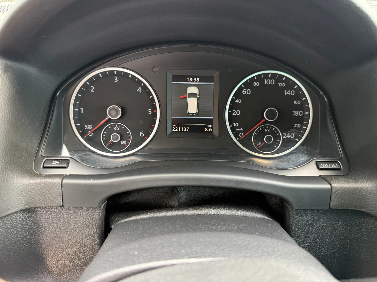 VW Tiguan Автоматик 4х4, снимка 12 - Автомобили и джипове - 54780800