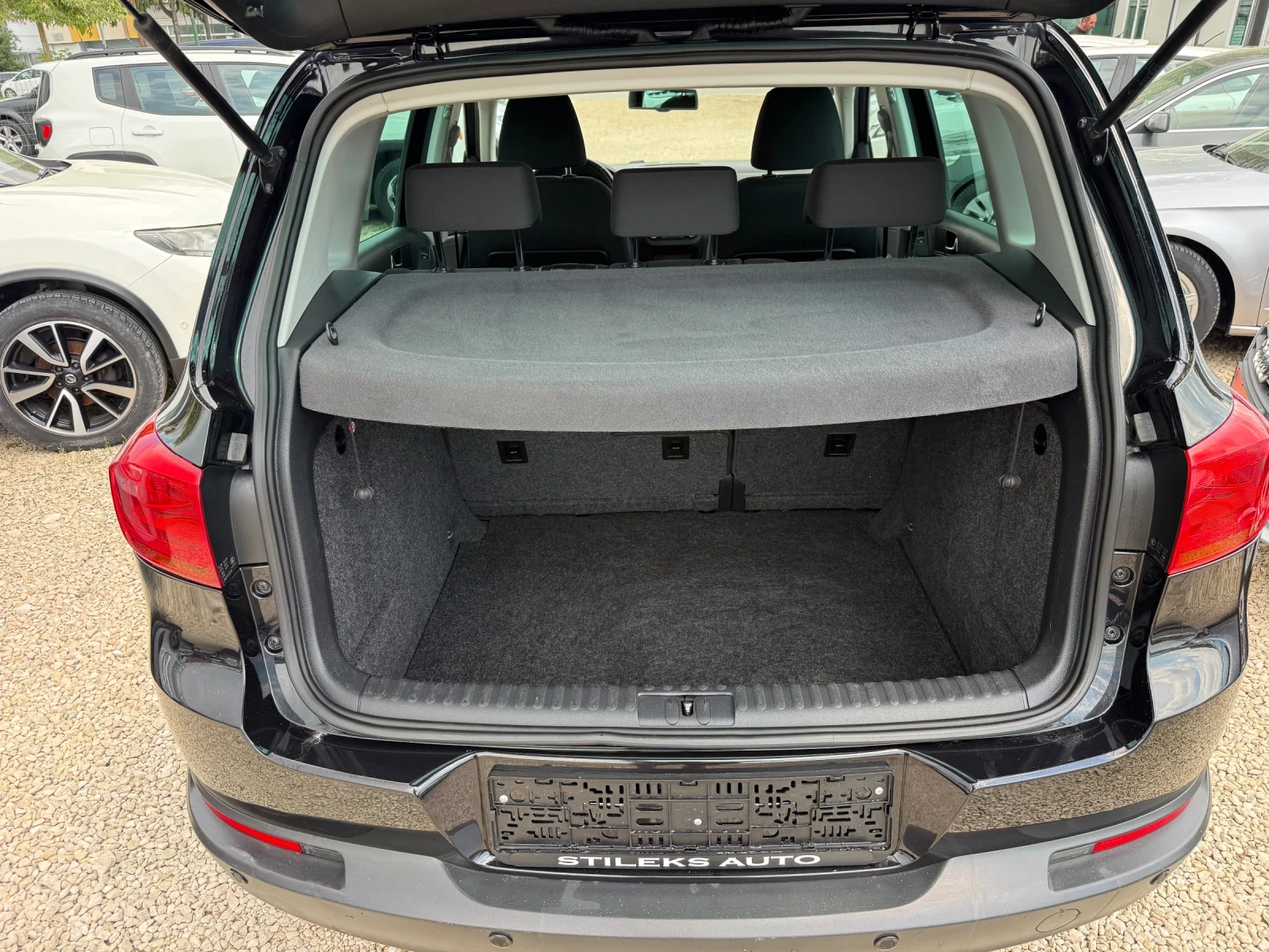 VW Tiguan Автоматик 4х4, снимка 14 - Автомобили и джипове - 54780800