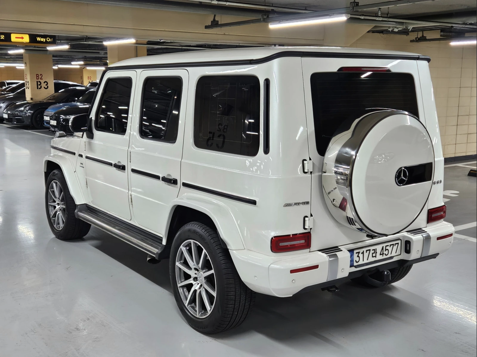 Mercedes-Benz G 63 AMG АВТОКРЕДИТ* BURMASTER* MULTIBEAM LED* 360* ГЕНЕРАЦ, снимка 4 - Автомобили и джипове - 54847244