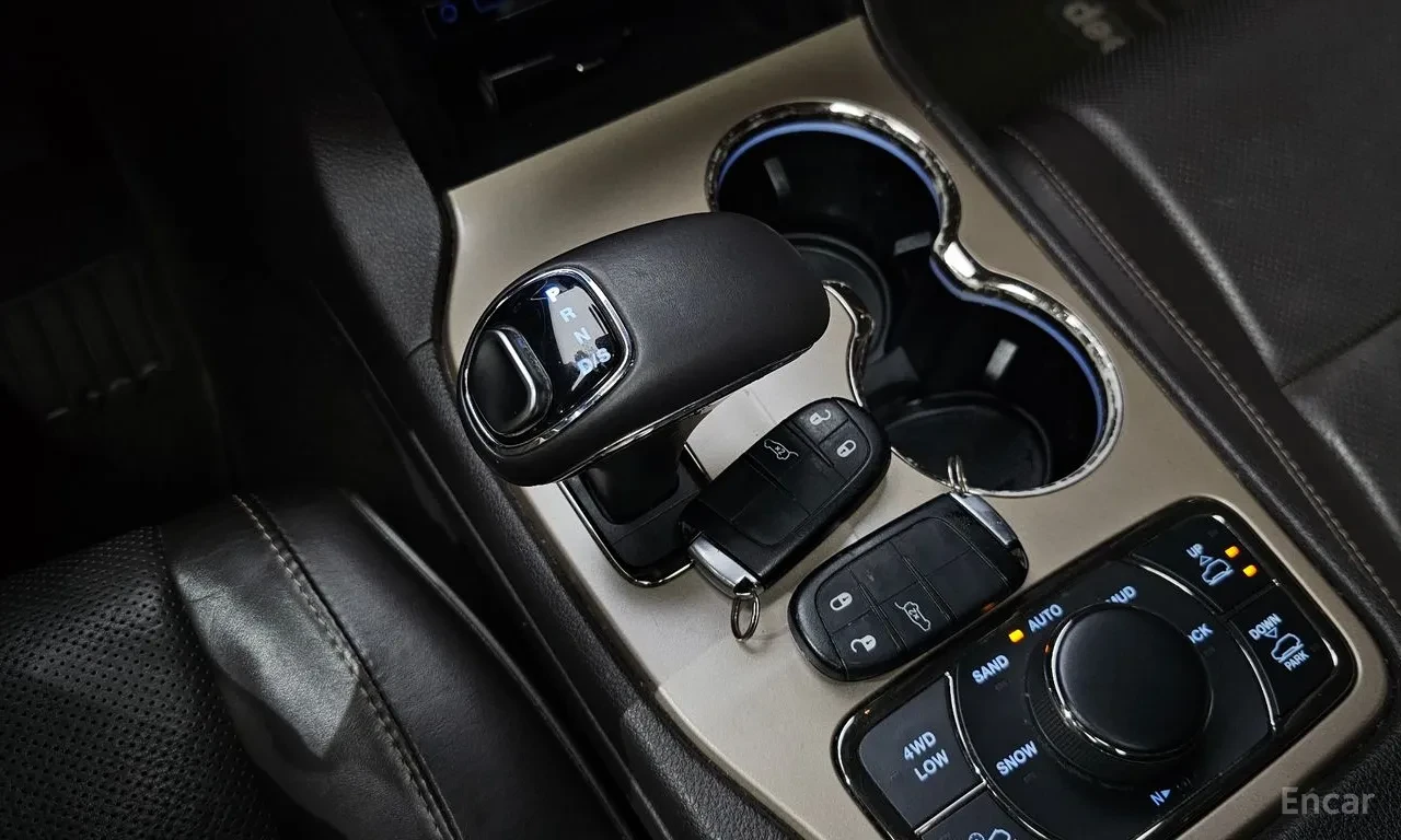 Jeep Grand cherokee SUMMMIT / ВЪЗДУХ / ОБДУХ / ПАНО / ДИСТРОНИК, снимка 12 - Автомобили и джипове - 55901222