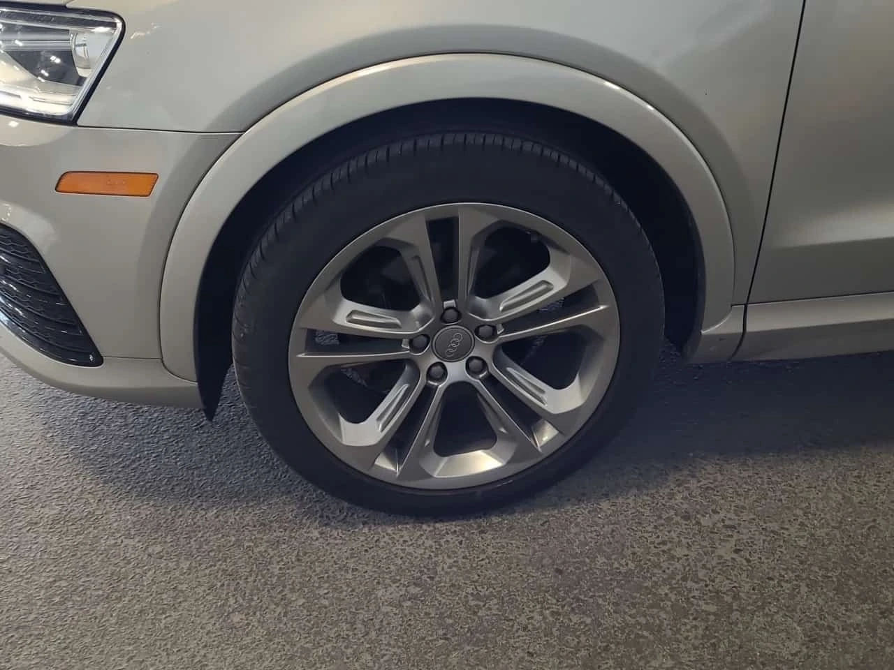 Audi Q3 * 2.0 Tfsi Quattro Tiptronic Progressiv * CARFAX * | Mobile.bg � ����������� 4