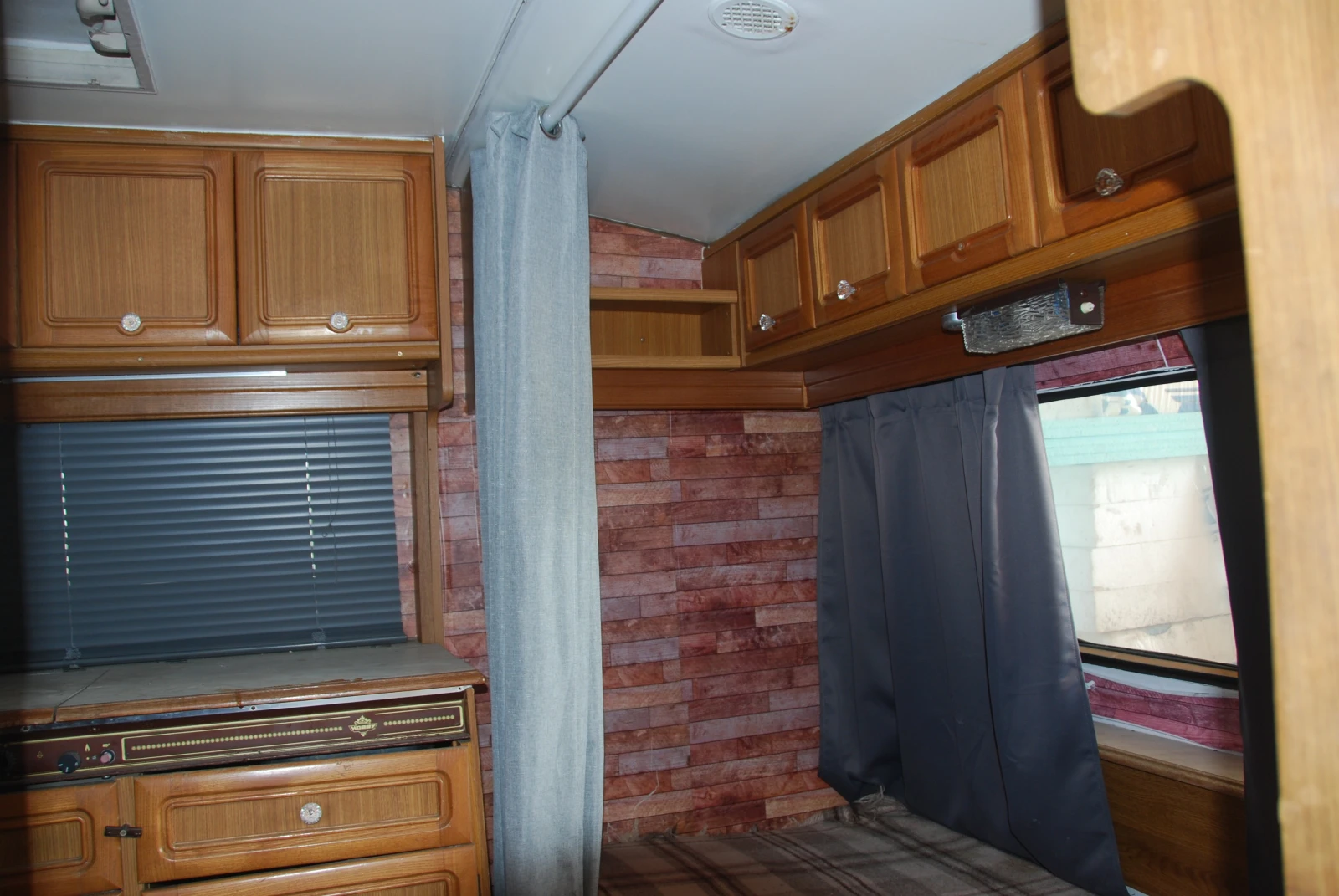 Каравана Hobby hobby, снимка 4 - Каравани и кемпери - 54181275