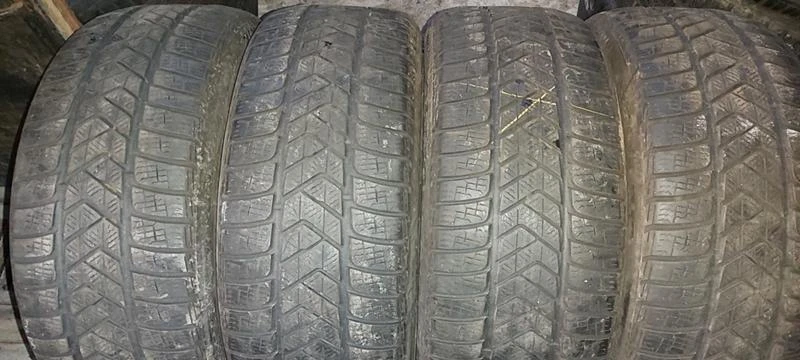 Гуми Зимни 245/45R19, снимка 1 - Гуми и джанти - 30949264