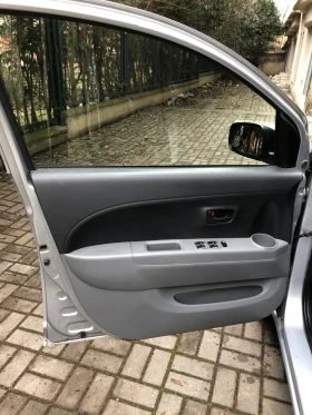 Daihatsu Sirion 1.3 4х4, 91 коня + газ, снимка 12