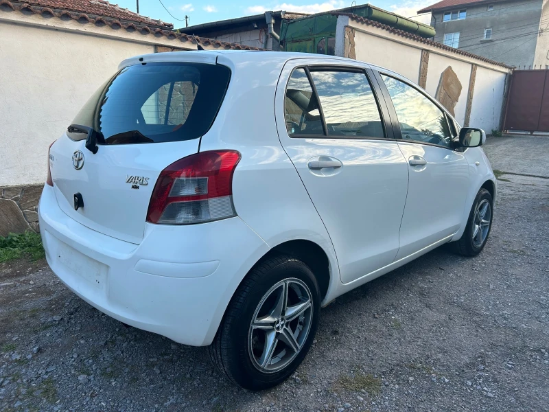 Toyota Yaris 1.3* , снимка 4 - Автомобили и джипове - 47413084