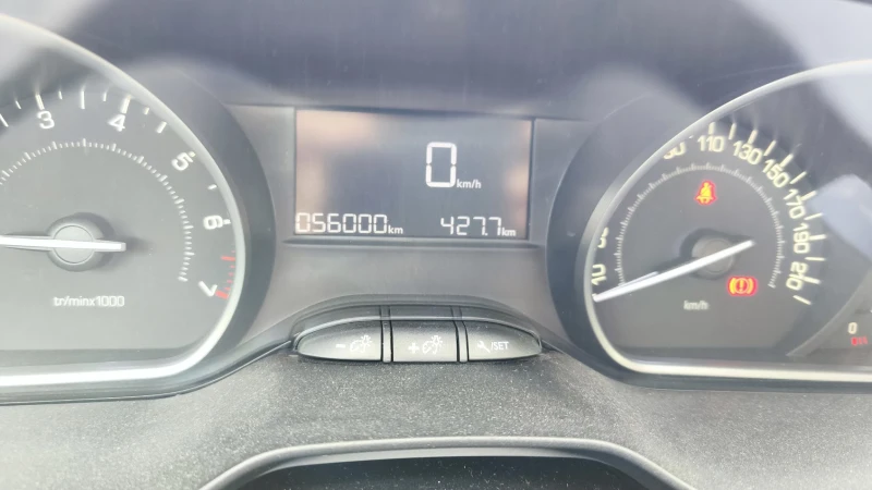 Peugeot 208, снимка 2 - Автомобили и джипове - 51866052