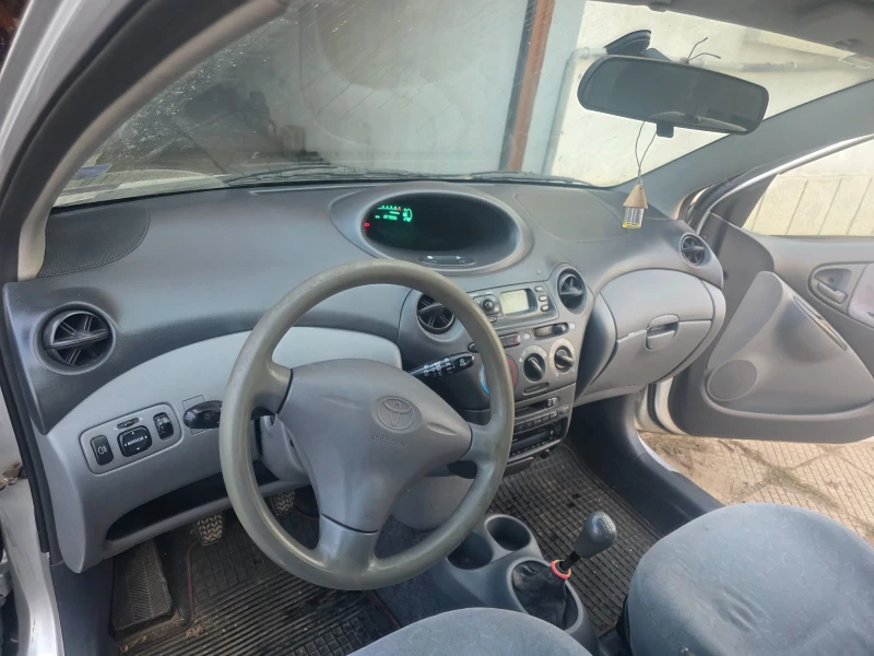 Toyota Yaris 1.0 68к.с, снимка 6 - Автомобили и джипове - 52404179