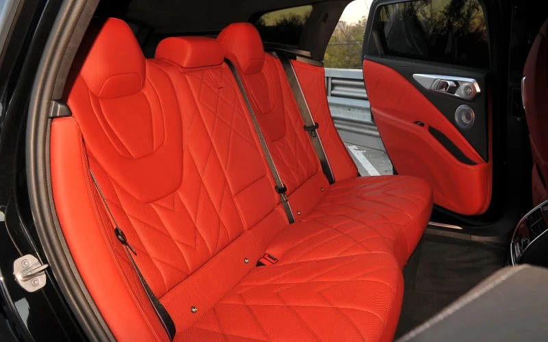 BMW XM 4.4 V8 Plug-in Hybrid xDrive, снимка 13 - Автомобили и джипове - 52748595