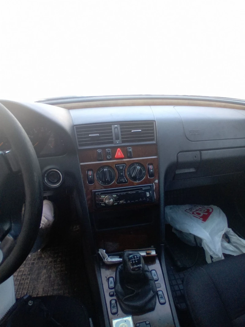 Mercedes-Benz C 180, снимка 5 - Автомобили и джипове - 52802602