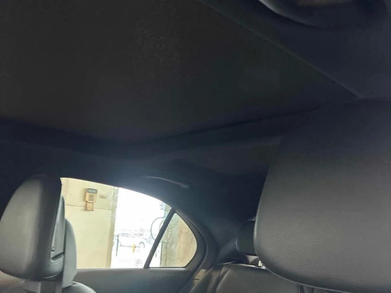 Mercedes-Benz C 300 2023 * CARFAX * БЕЗ ПЪРВОНАЧАЛНА ВНОСКА, снимка 14 - Автомобили и джипове - 53190120